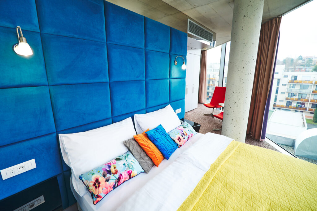 SONO_double_room_king_size_bed_D1002026