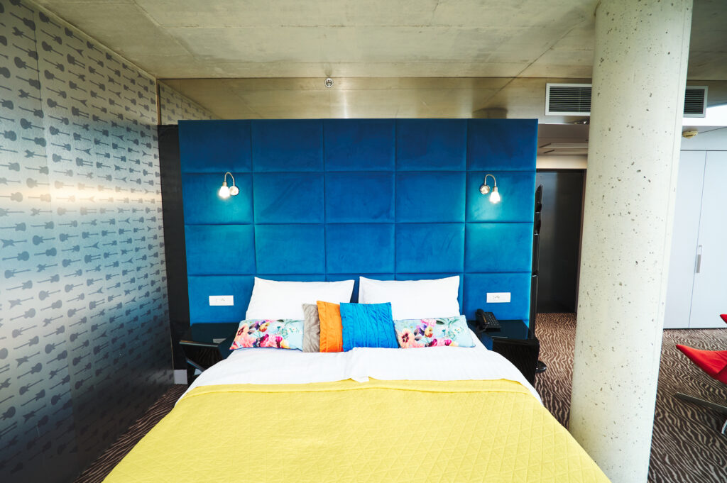 SONO_double_room_king_size_bed_D1002028