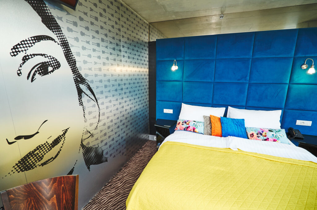 SONO_double_room_king_size_bed_D1002030