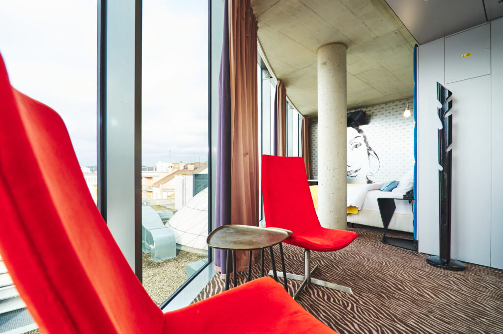 SONO_double_room_king_size_bed_D1002032