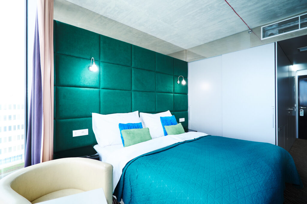 SONO_double_room_king_size_bed_D1002080