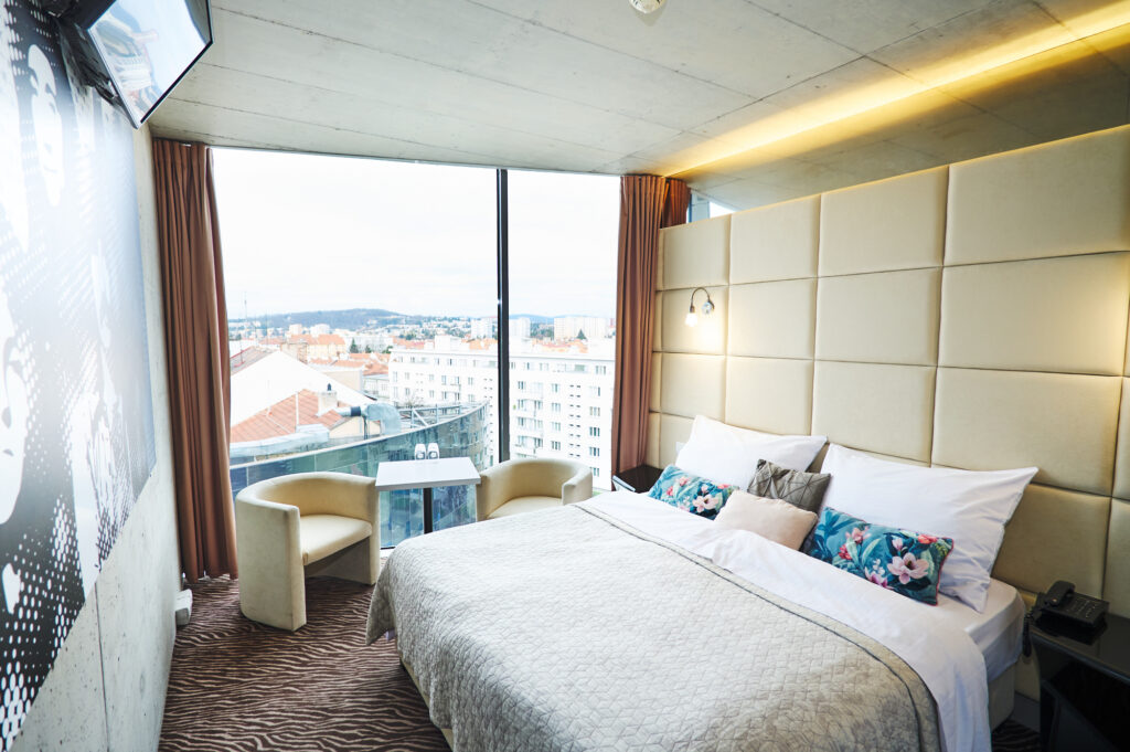 SONO_double_room_king_size_bed_D1002083