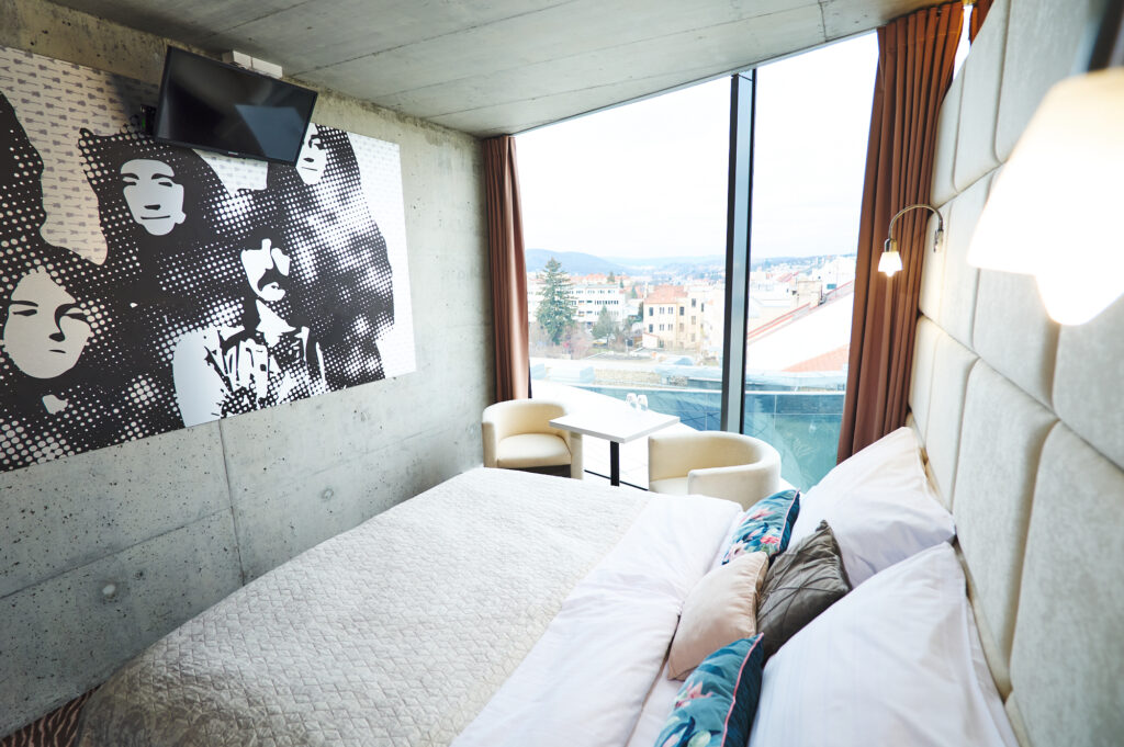 SONO_double_room_king_size_bed_D1002089