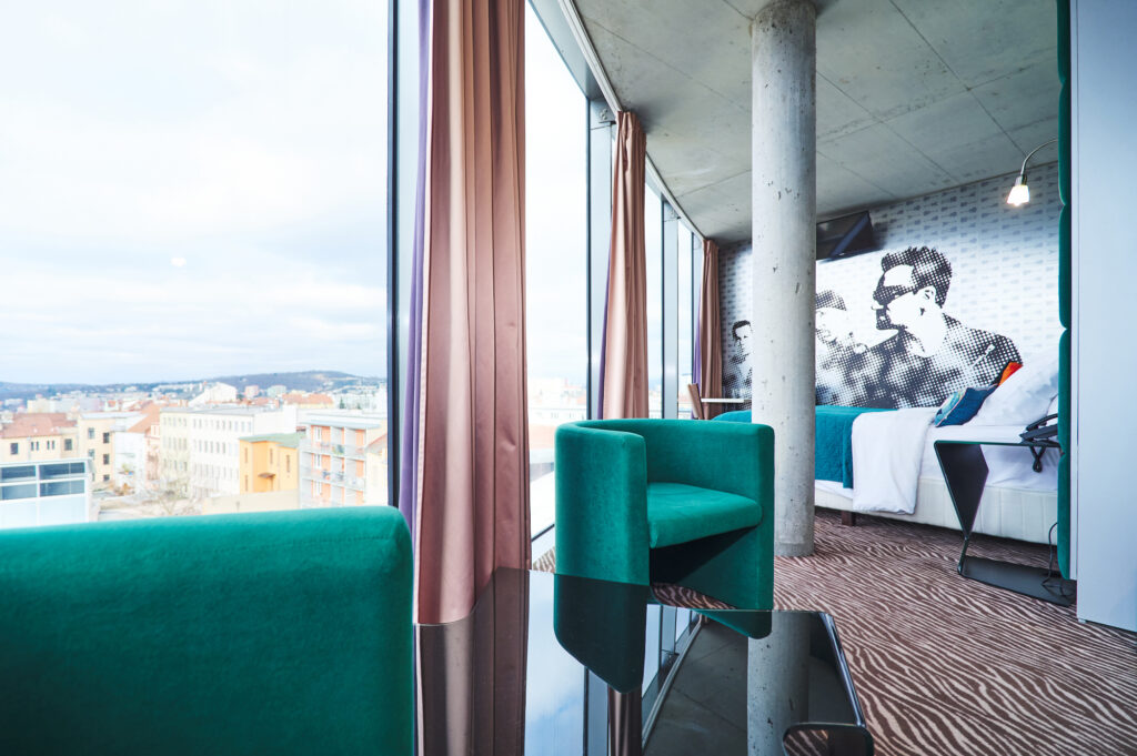 SONO_double_room_king_size_bed_D1002095