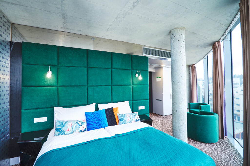 SONO_double_room_king_size_bed_D1002102