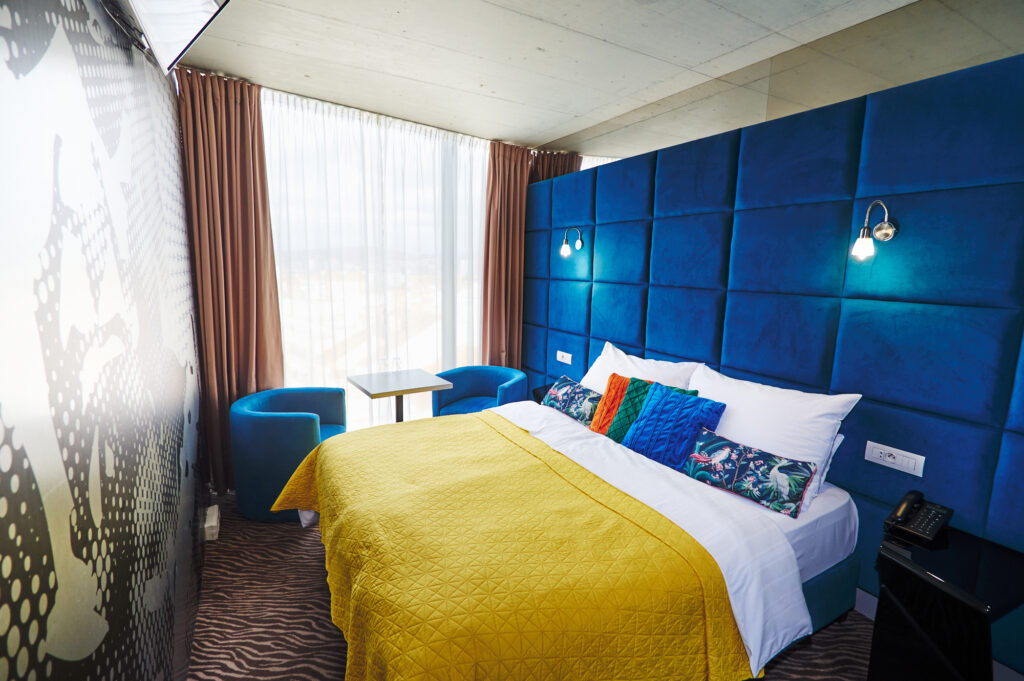 SONO_double_room_king_size_bed_D1002108