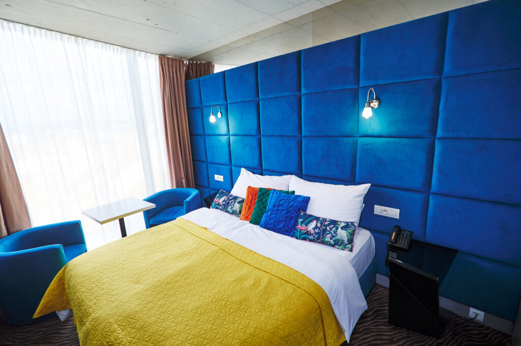 SONO_double_room_king_size_bed_D1002111