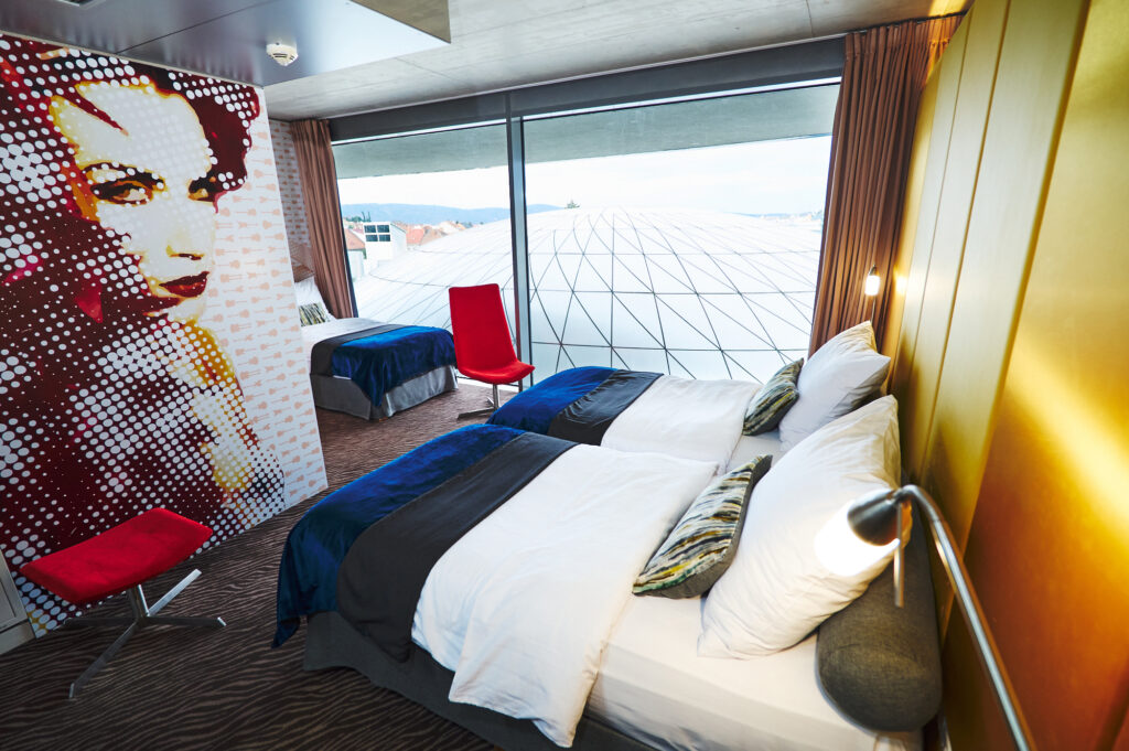 SONO_triple_room_annie_lennox_D1002046